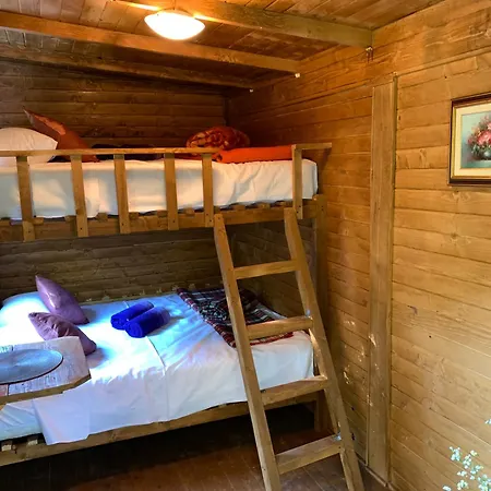 Magical Treehouse W Sandy مكان تخييم موستار